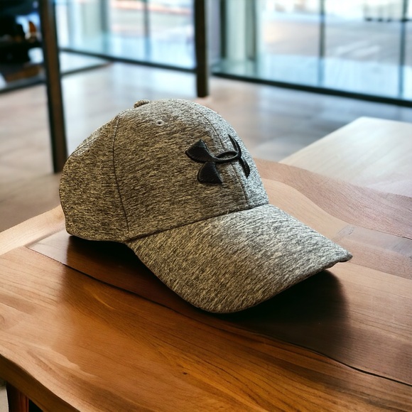 Under Armour Embroidered Logo Soft Polyester & Elastane Size M/L Cap! - Picture 8 of 8